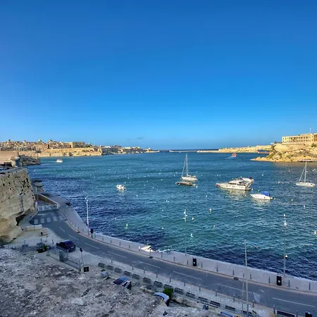 Apartment Wake Up To Harbour Views, Birgu Seafront 2Br *