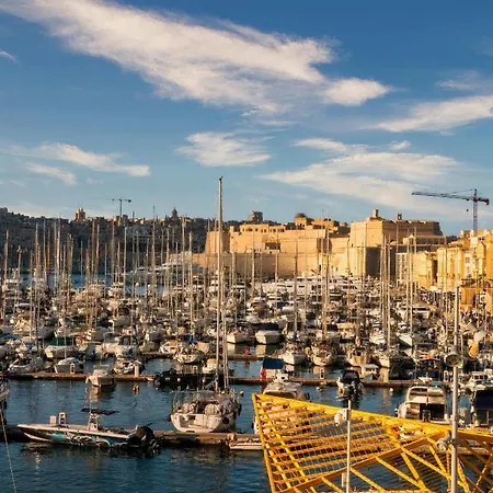 Apartment Wake Up To Harbour Views, Birgu Seafront 2Br *